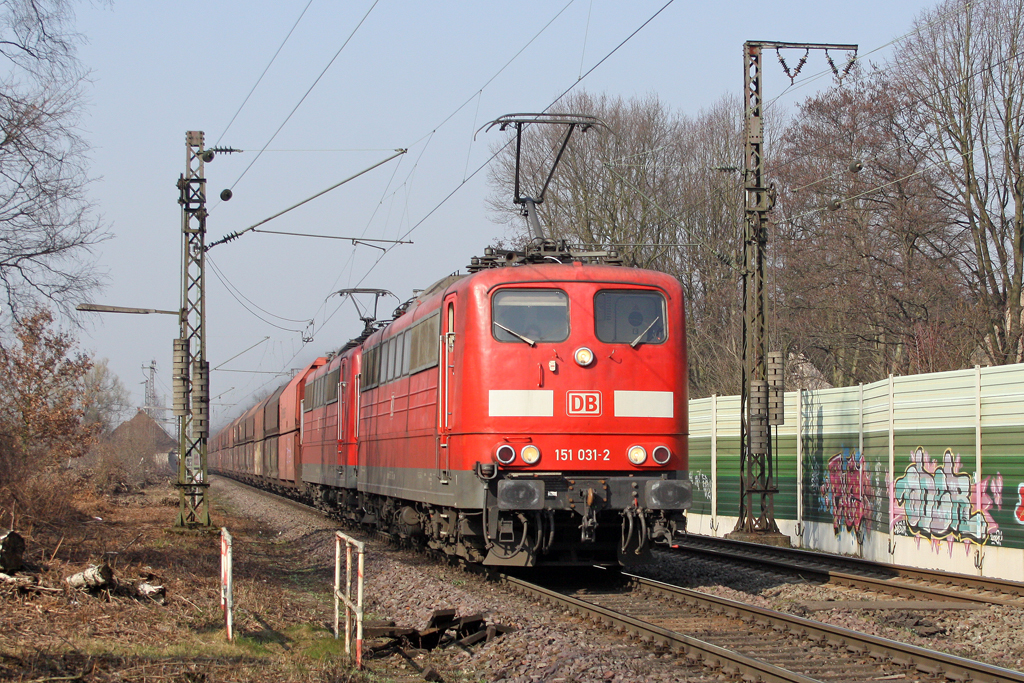 Die 151 031-2 und 151 155-1 in Duisburg-Wedau am 16,03,12