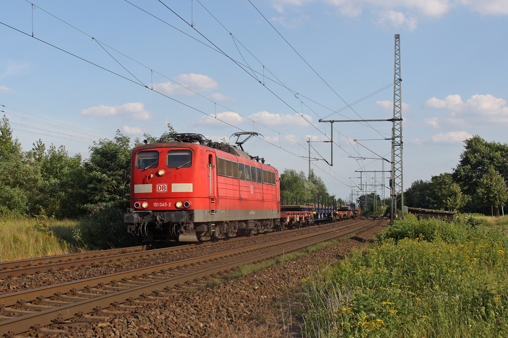 Die 151 045-2 in Porz Wahn am 15,07,11