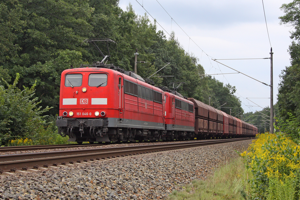 Die 151 046-0 und 151 038-7 in Erkner am 19,08,11
