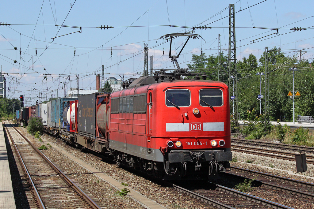 Die 151 055-1 in M�nchen Heimeranplatz am 31,07,10