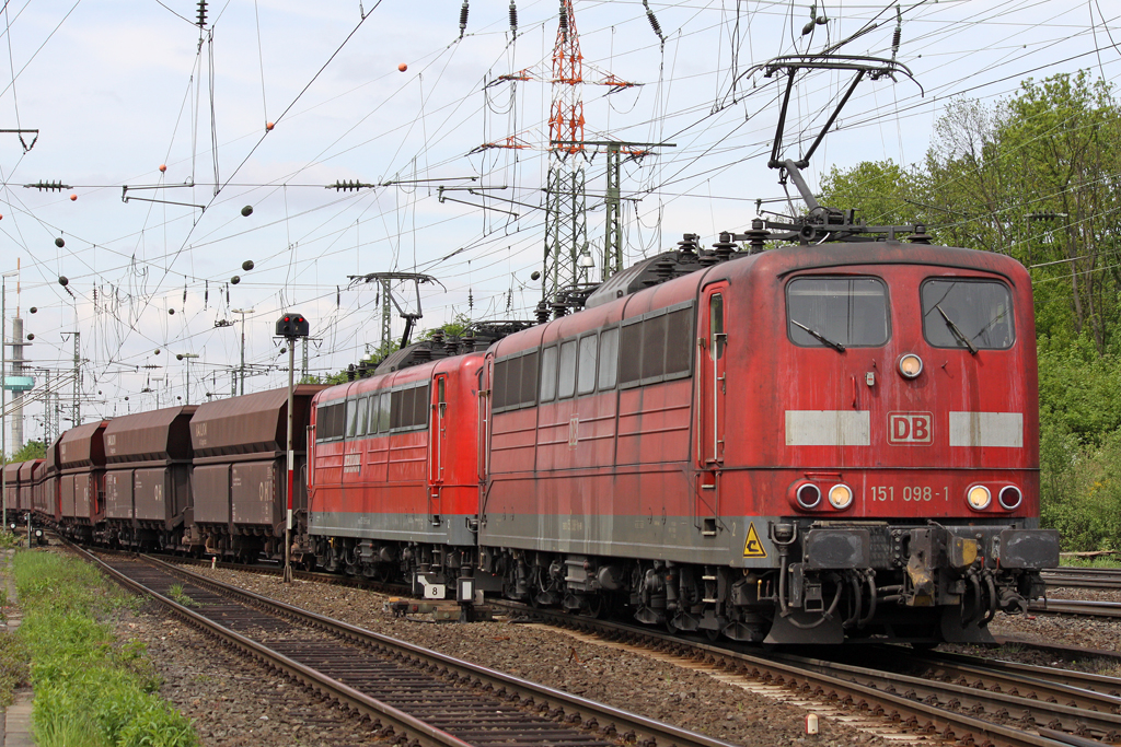 Die 151 098-1 in Gremberg am 05,05,10