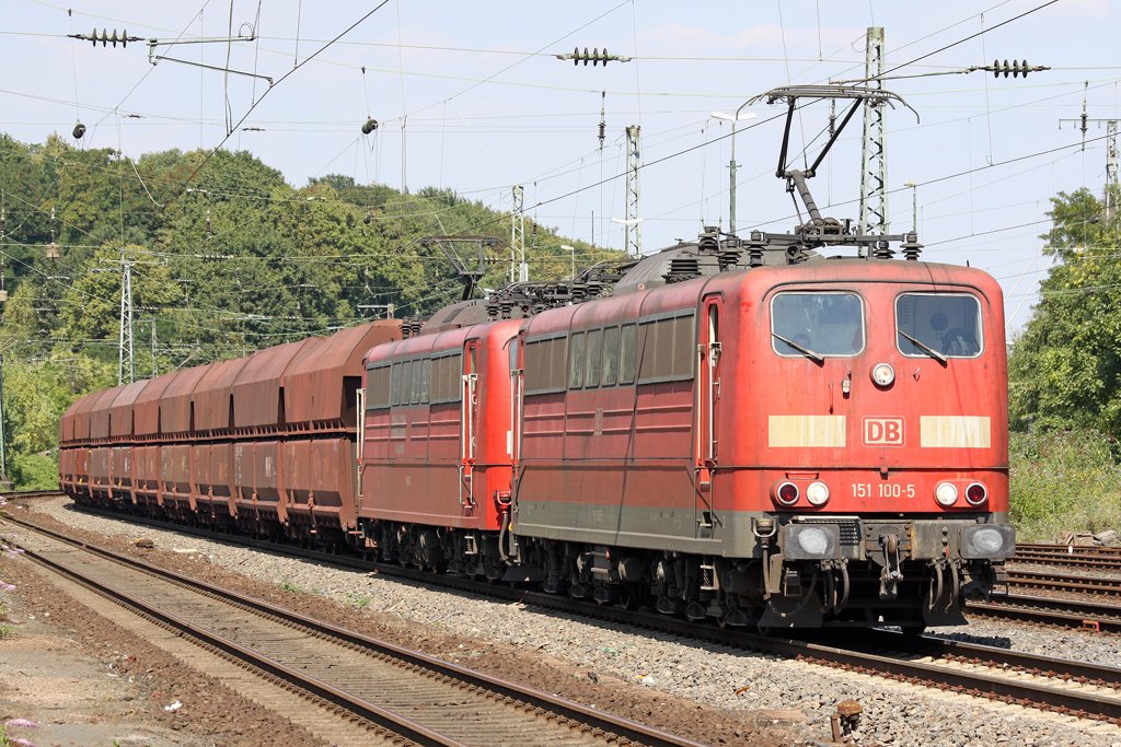 Die 151 100-5 und 151 021 in K�ln West am 04,08,09