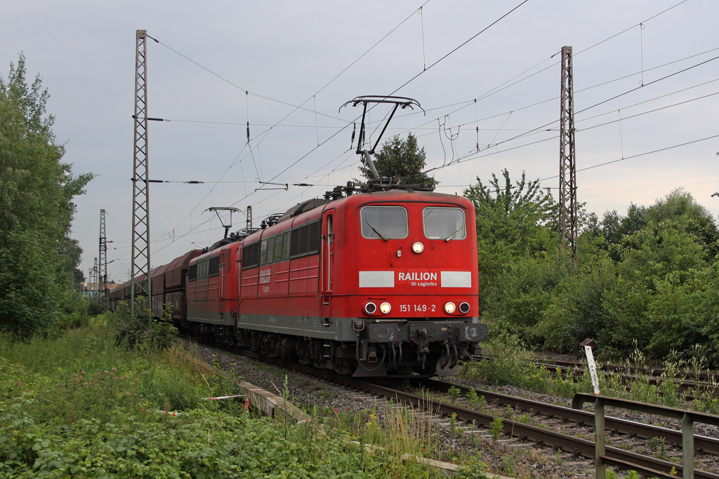 Die 151 149-2 und 151 xxx-x in Ratingen Lintorf am 24,06,11
