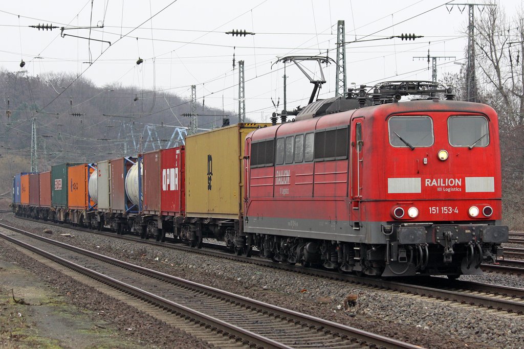 Die 151 153-4 in K�ln West am 21,01,10