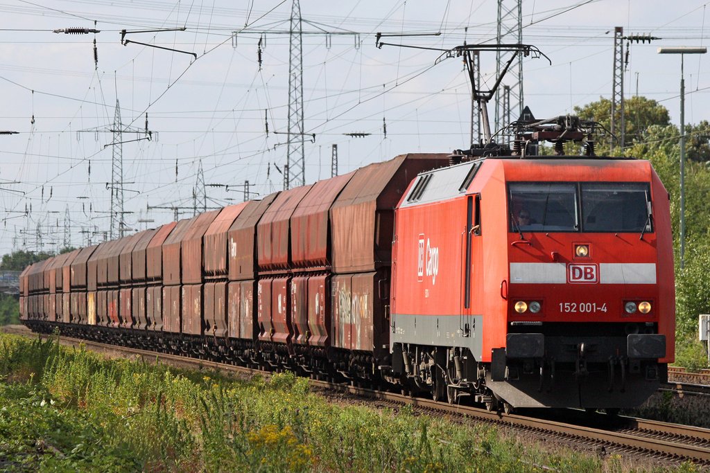 Die 152 001-4 mit einen Kohlezug in Ratingen Lintorf am 15,07,09
