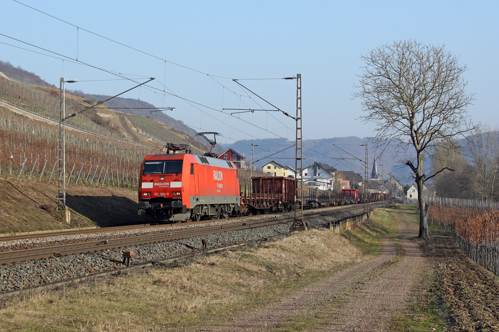 Die 152 094-9 in Pommern (Mosel) am 29,01,11