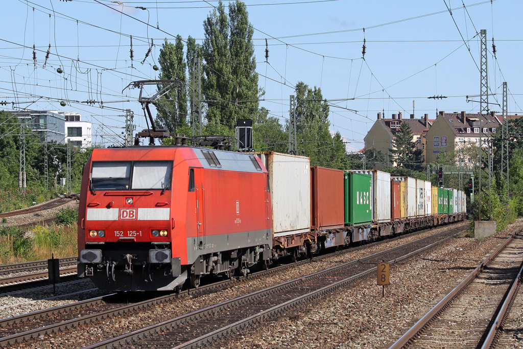 Die 152 125-1 in M�nchen Heimeranplatz am 31,07,10