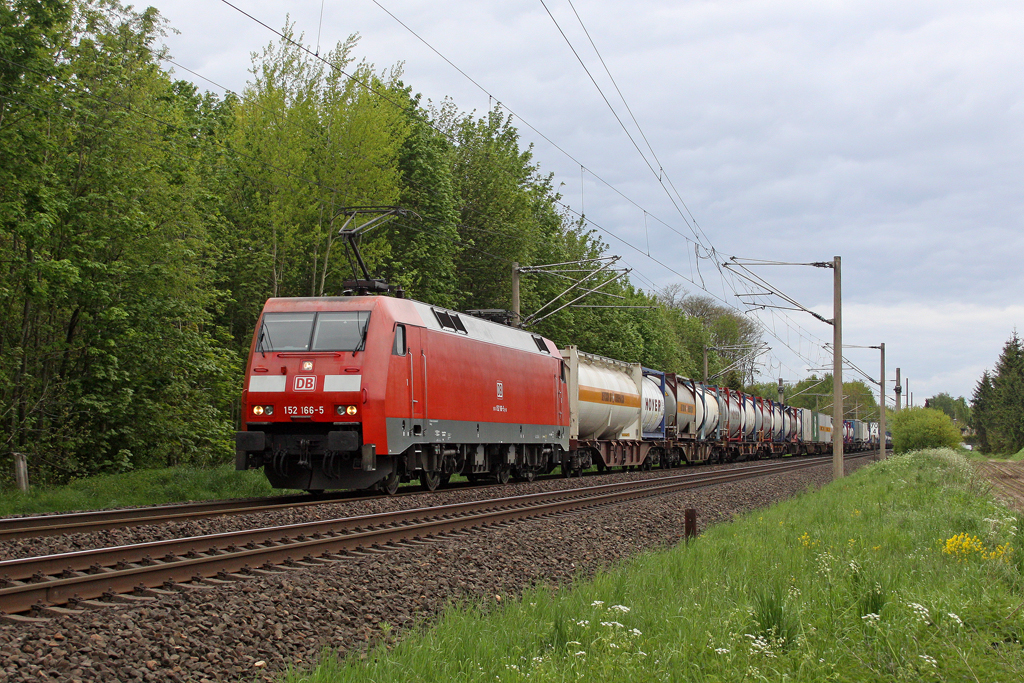 Die 152 166-5 bei Padenstedt am 13,05,12