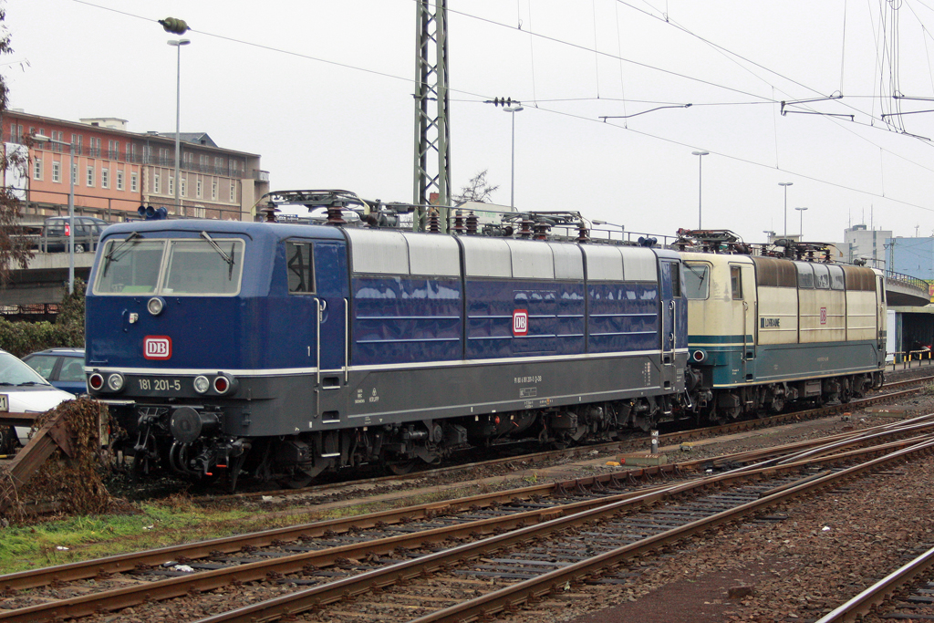 Die 181 201-5 und 181 211-4 abgestellt in Koblenz Hbf am 10,01,11
