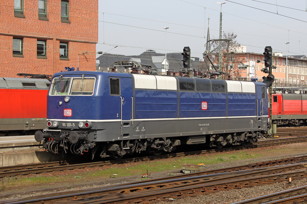 Die 181 201-5 in Koblenz Hbf am 25,03,11