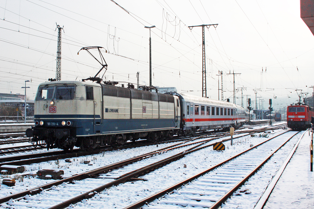 Die 181 211-4 bei der Ausfahrt aus Koblenz Hbf am 03,12,10