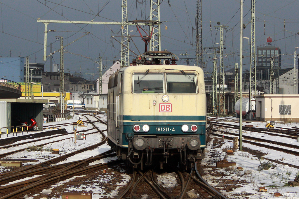 Die 181 211-4 in Koblenz Hbf am 02,01,11