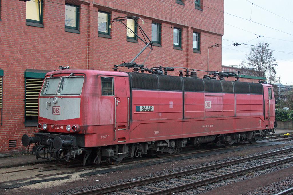 Die 181 213-0 in Koblenz Hbf am 07,01,11