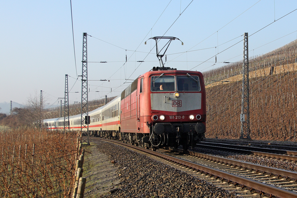 Die 181 213-0 in Winningen (Mosel) am 29,01,11