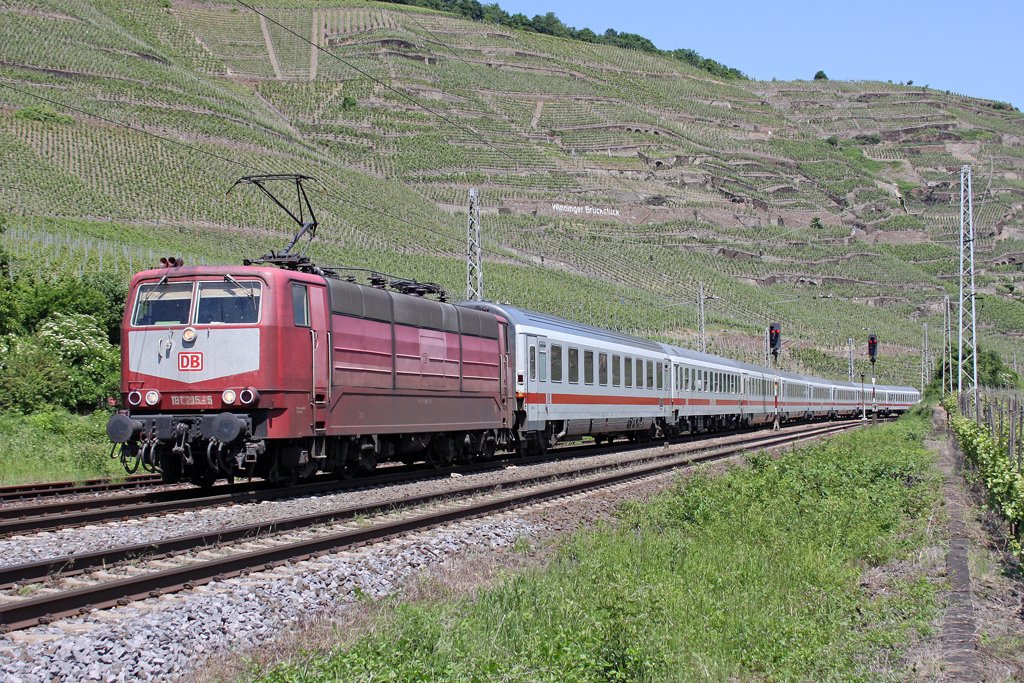 Die 181 215-5 in Winningen (Mosel) am 05,06,10