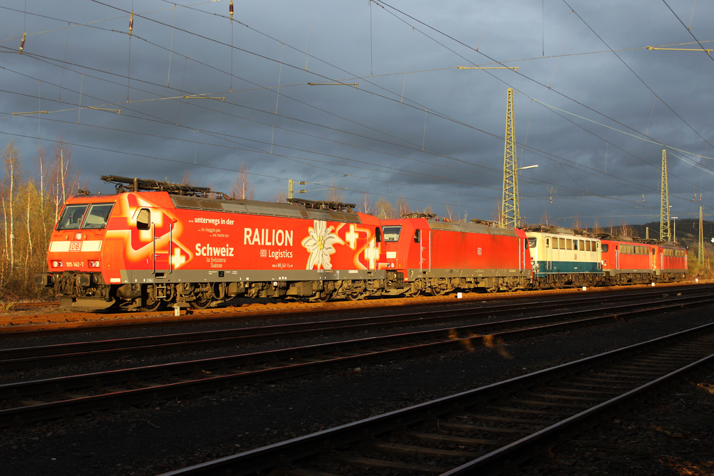 Die 185 142-7 ,185 XXX , 140 423 , und zwei weiteren 140er am DB Museum Koblenz-L�tzel am 04,04,10