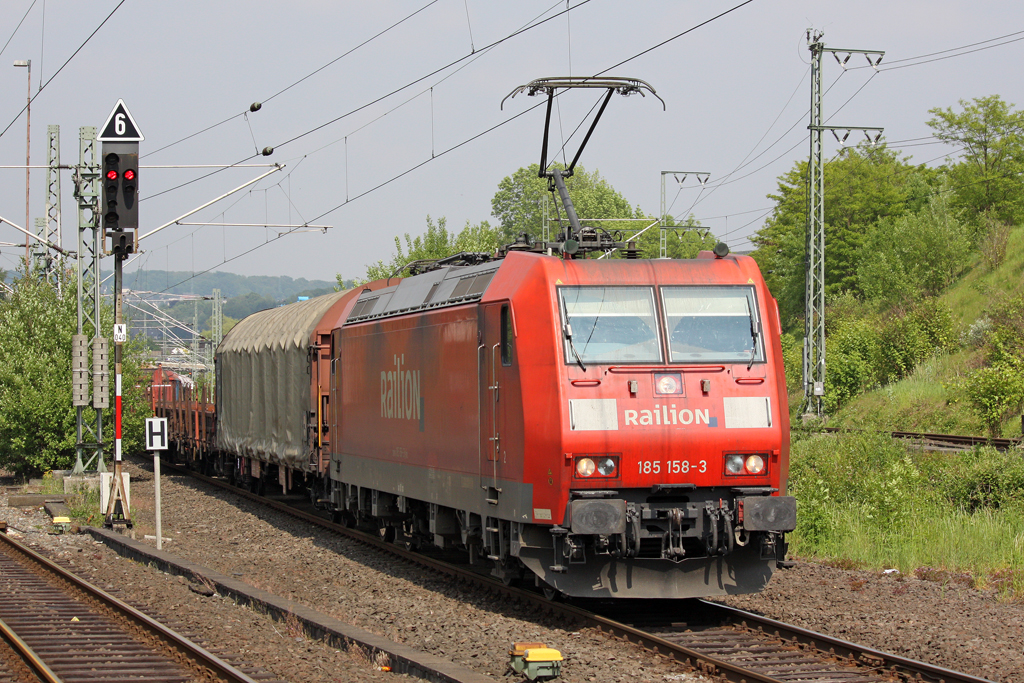 Die 185 158-3 in Wuppertal Vohwinkel am 27,05,10