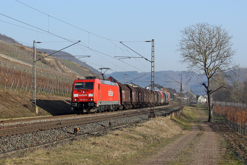 Die 185 204-5 in Pommern (Mosel) am 29,01,11