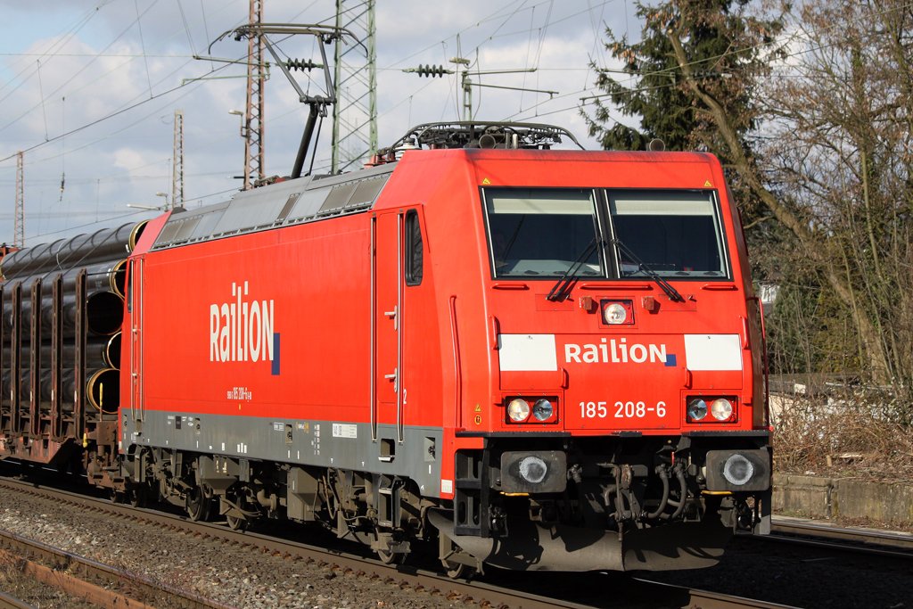 Die 185 208-6 in Ratingen Lintorf am 04,03,10