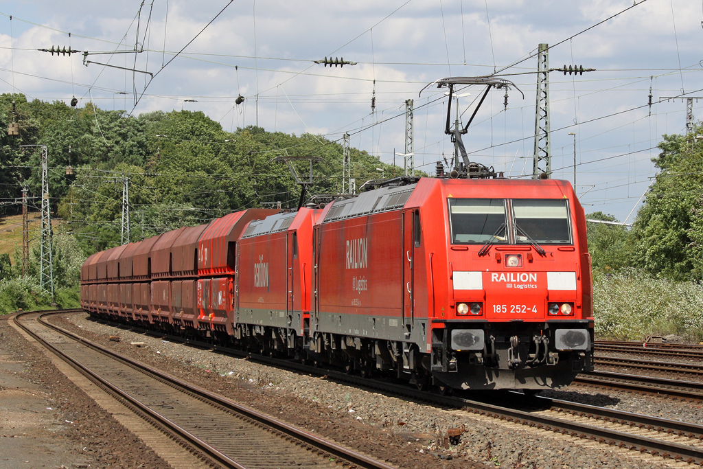 Die 185 252-4 und 185 237-5 in K�ln West am 15,07,10
