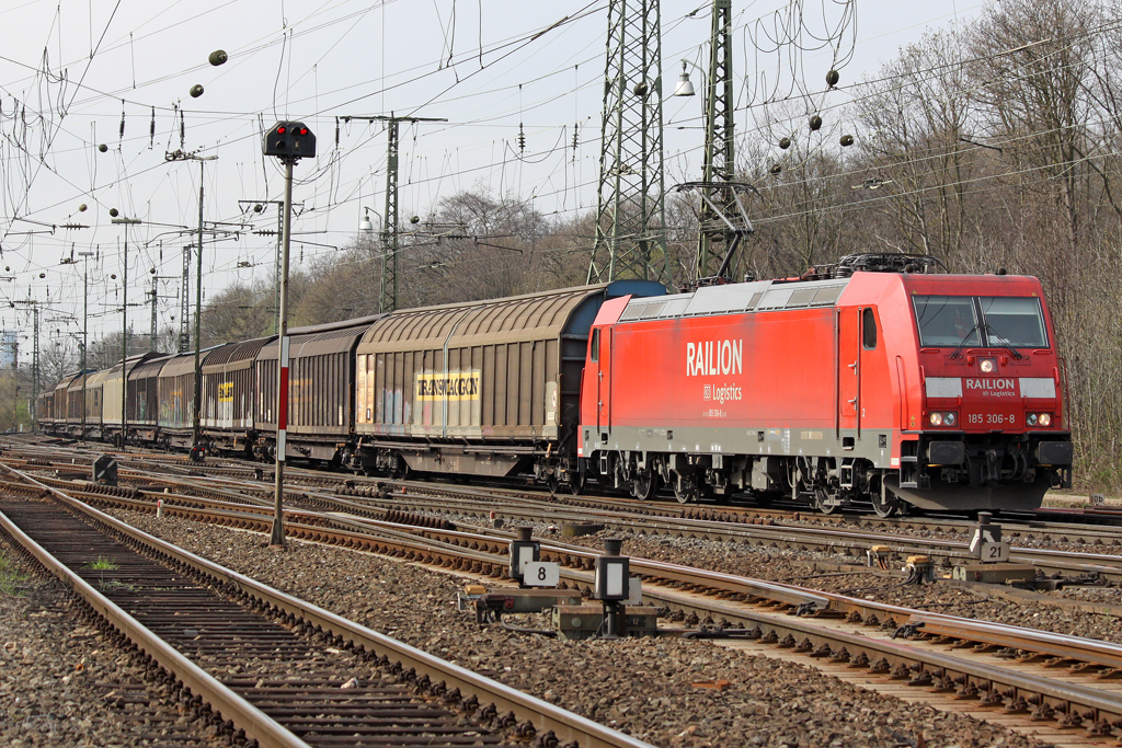 Die 185 306-8 in Gremberg am 07,04,10