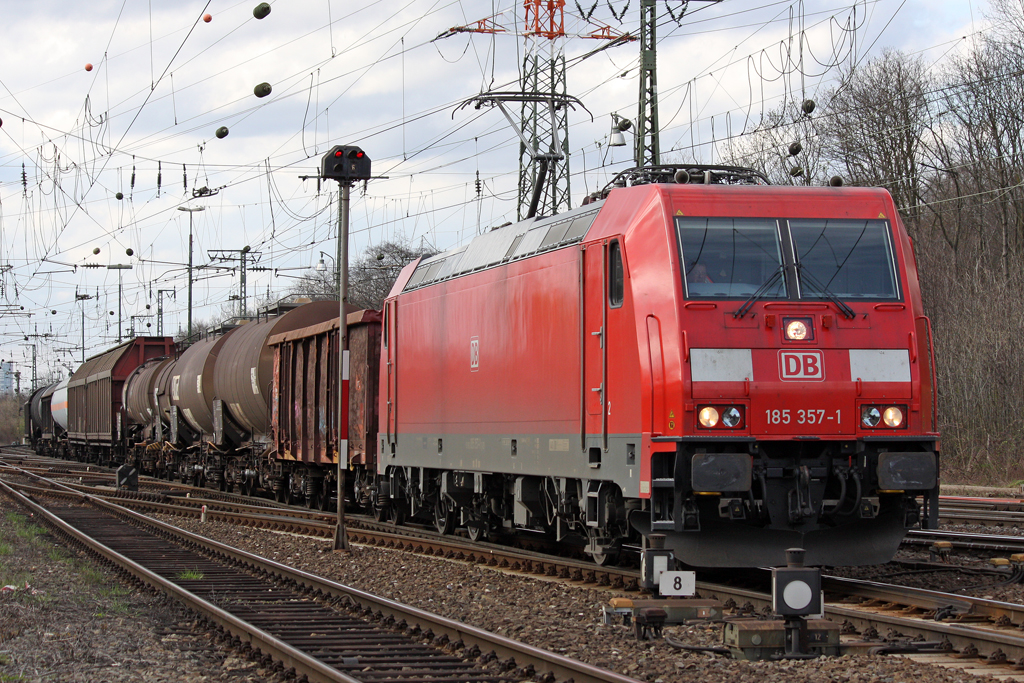 Die 185 357-1 in Gremberg am 02,04,10