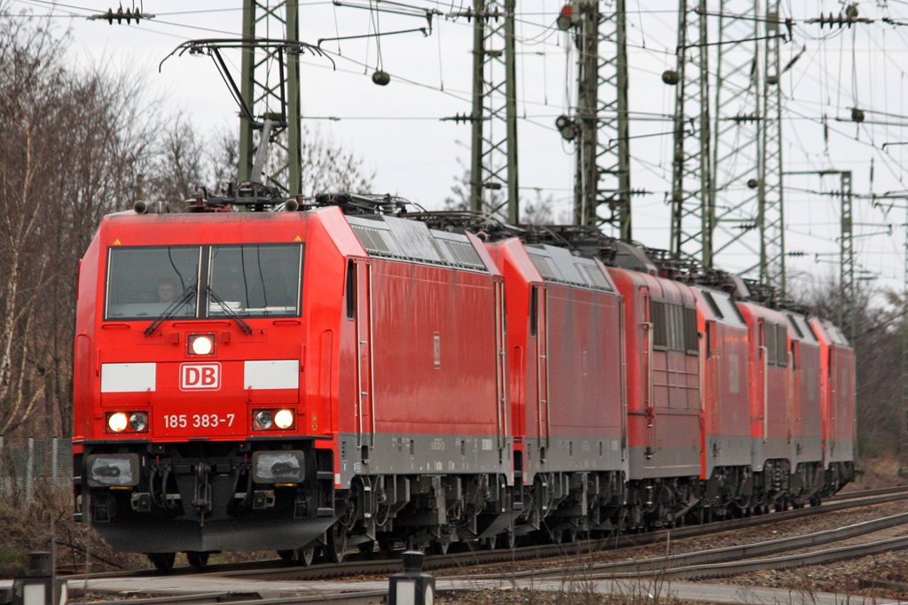 Die 185 383-7 mit einen Lokzug in Gremberg am 20,03,10