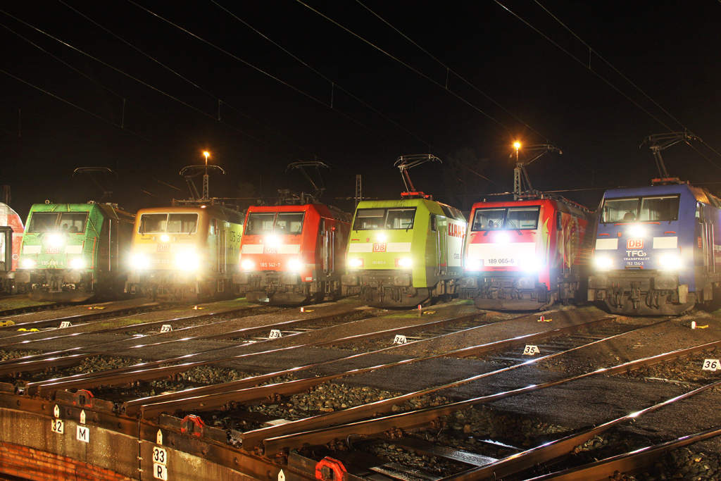 Die 185 389-4 , 185 142-7 , 152 005-5 , 189 065-6 , 152 134-3 beim BW Fest Osnabr�ck am 18,09,10