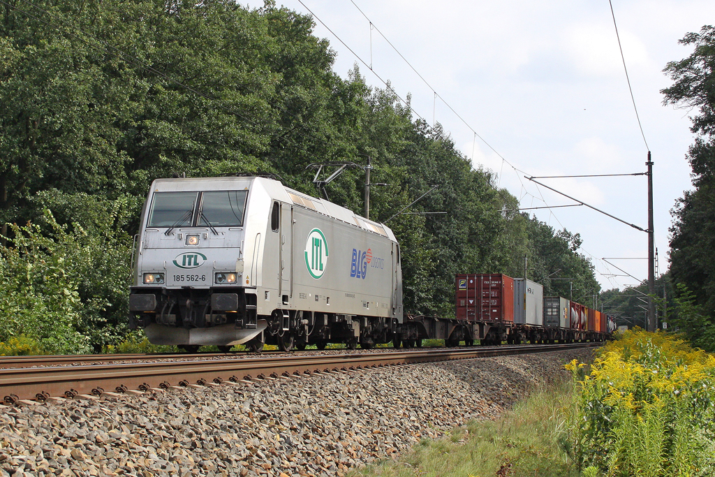 Die 185 562-6 in Erkner am 19,08,11 