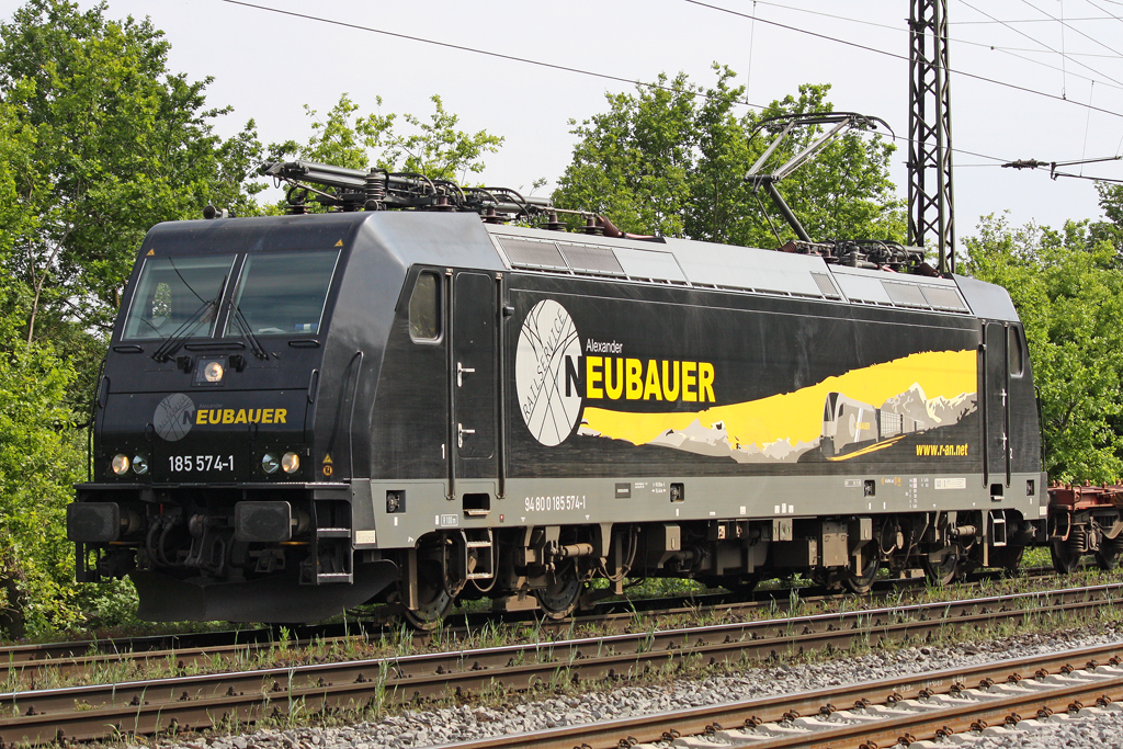 Die 185 574-1 Neubauer in Duisburg Neudorf am 25,05,10