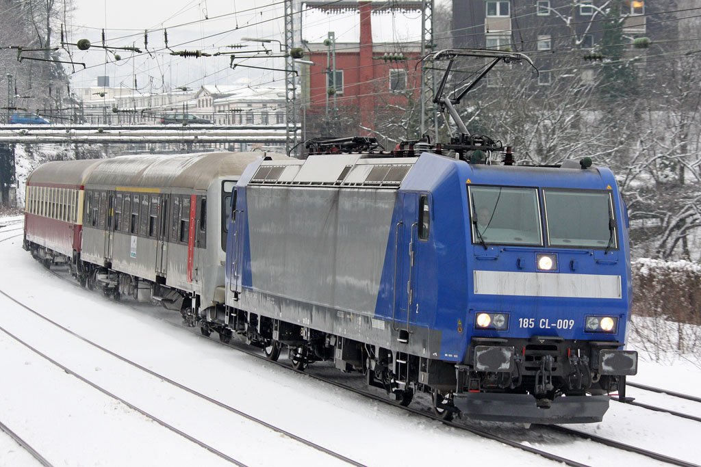 Die 185 CL-009 als RE13 f�r die Eurobahn, in Wuppertal Elberfeld am 01,02,10