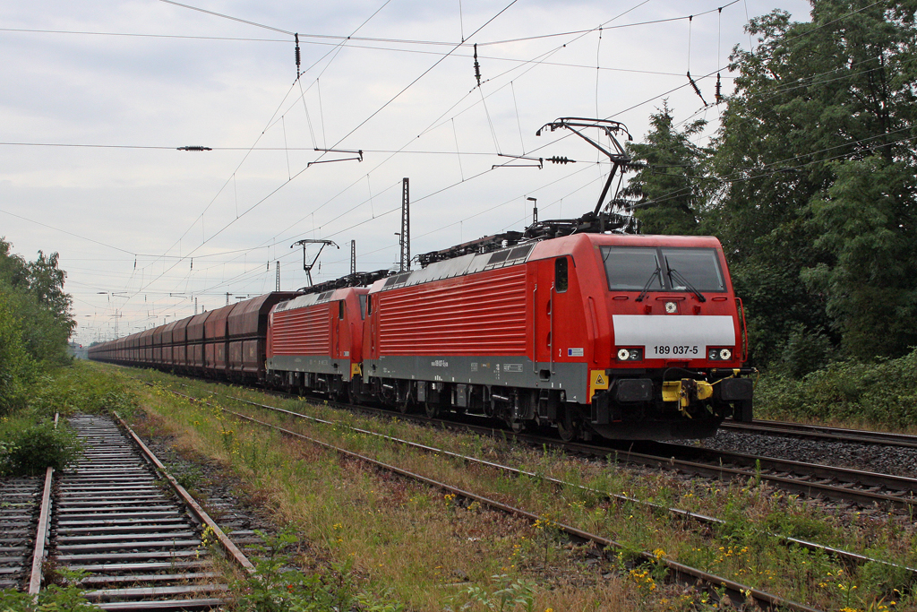 Die 189 037-5 und 189 045-8 mit dem Erzbomber in Ratingen Lintorf am 24,06,11