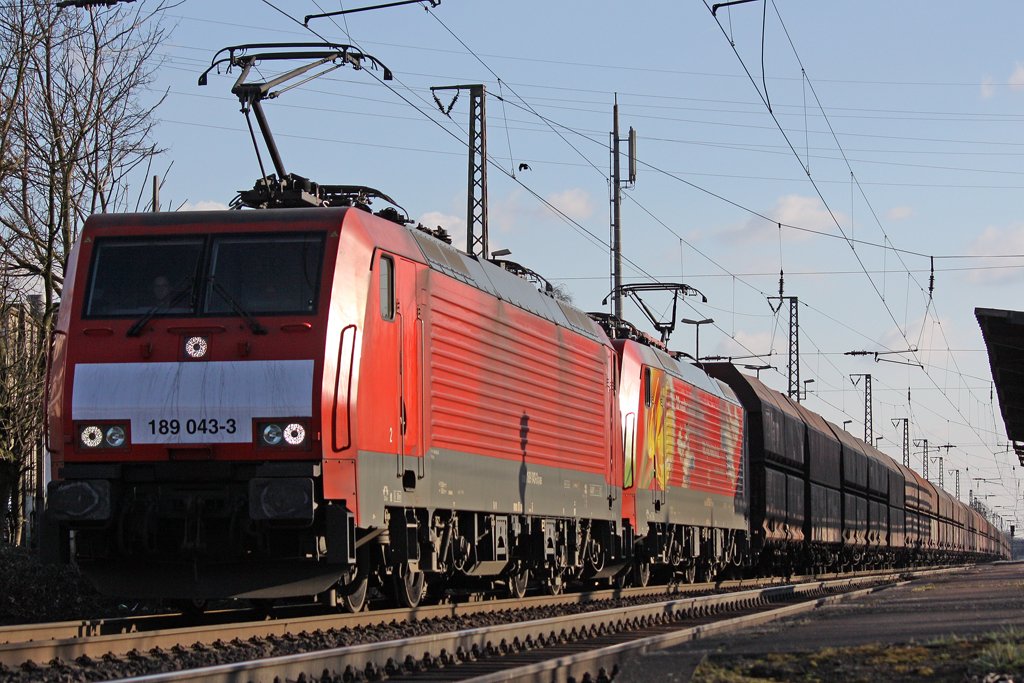 Die 189 043-3 und 189 065-6 mit dem 48752 Oberhausen West - Rotterdam in Oberhausen Sterkrade am 06,03,10