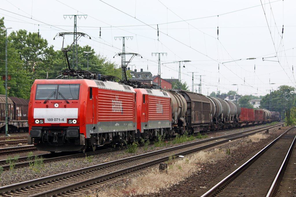 Die 189 071-4 und 189 072 in K�ln West am 02,06,10