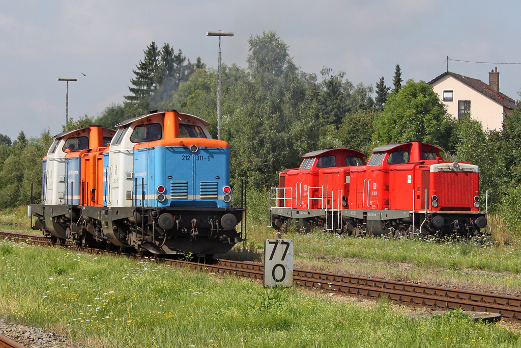 Die 212 311-5 , 212 261-2 und 212 323-0 , 212 310-7 in Neumarkt- St Veit am 04,08,10