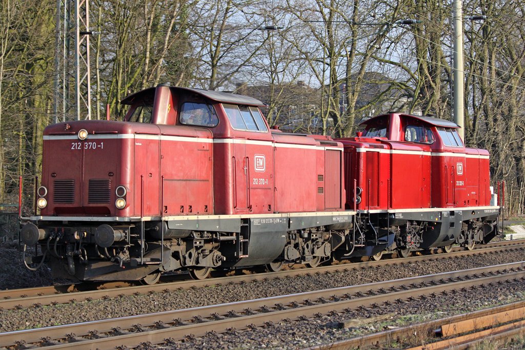 Die 212 370-1 und 212 325-5 der EFW in Ratingen Lintorf am 22,03,10