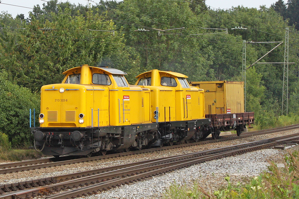 Die 213 333-8 und 213 332-0 in A�ling (Oberbay) am 30,07,11 