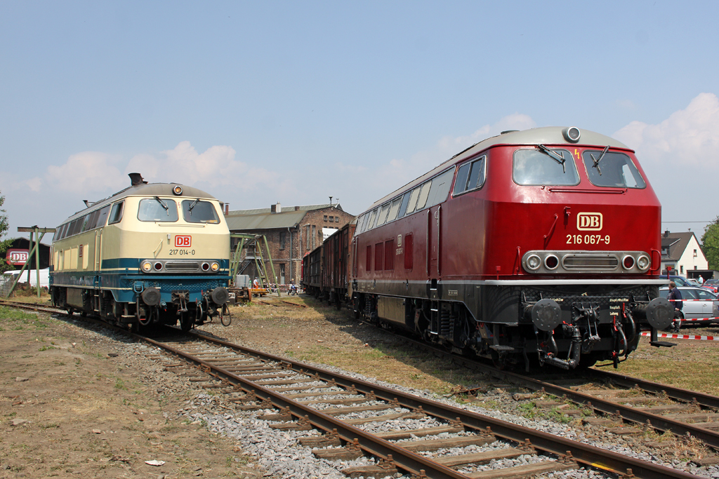 Die 216 067-9 neben 217 014-0 im DB Museum Koblenz L�tzel am 21,05,11