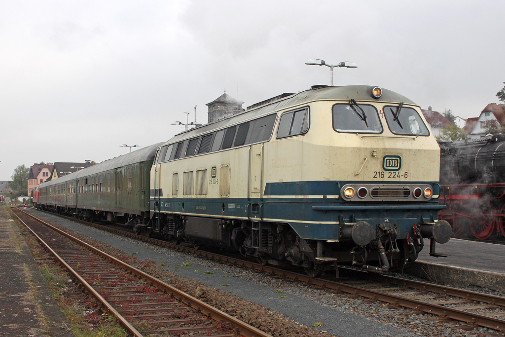 Die 216 224-6 in Frankenberg (Eder) am 23,10,10