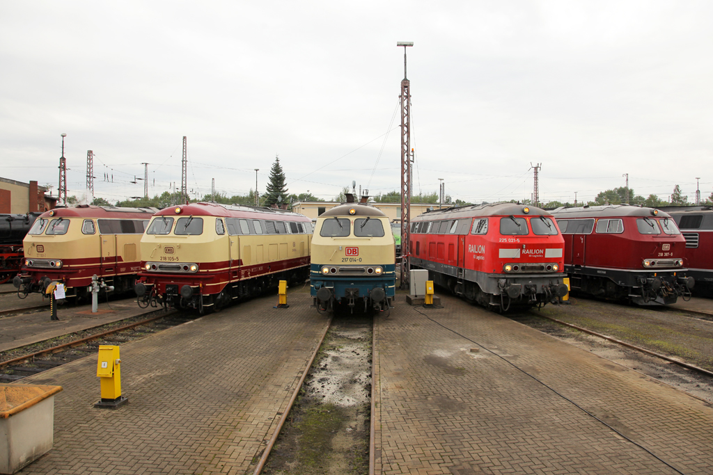 Die 217 001-7 , 218 105-5 , 217 014-0 , 225 021-5 und 218 387-9 beim BW Fest Osnabr�ck am 19,09,10