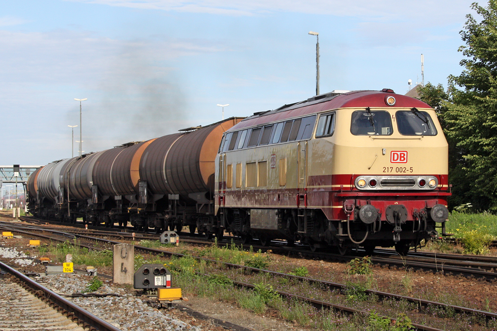 Die 217 002-5 in M�hldorf am 02,08,10