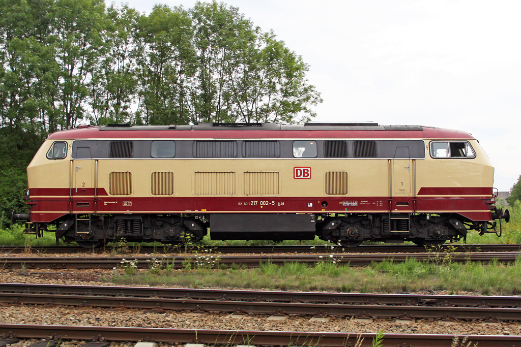 Die 217 002-5 in M�hldorf am 02,08,10