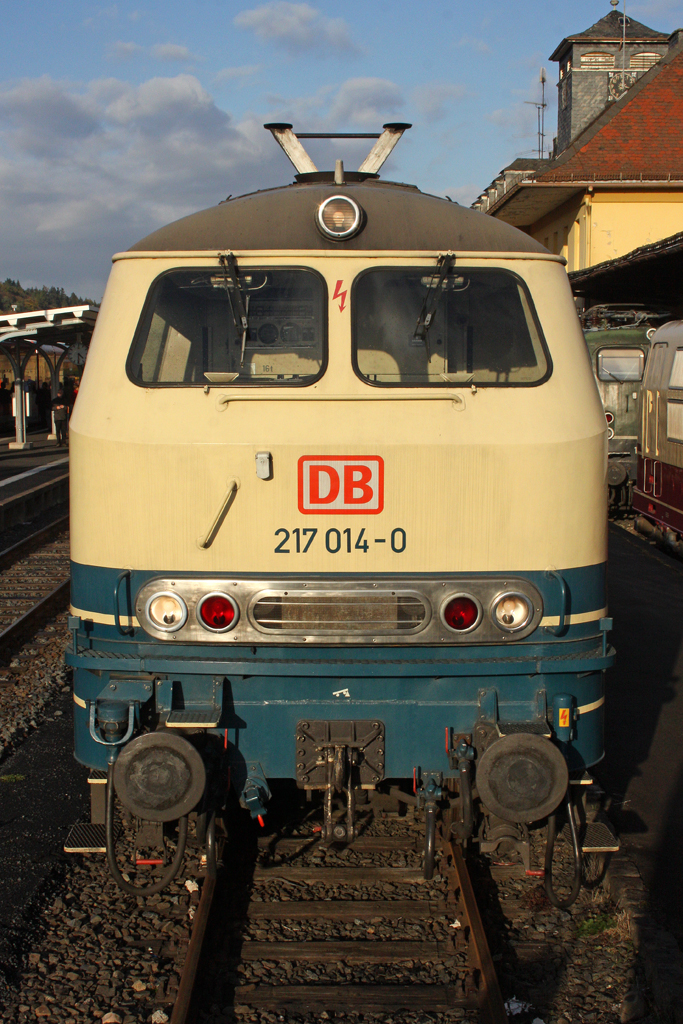 Die 217 014-0 in Frankenberg (Eder) am 24,10,10