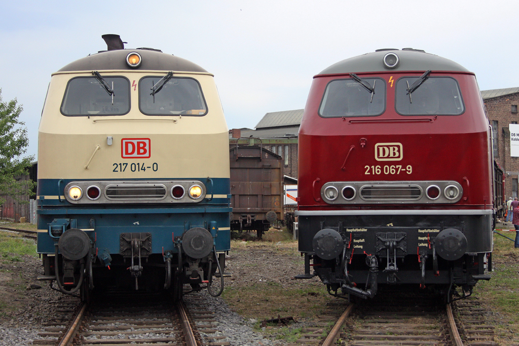 Die 217 014-0 neben 216 067-9 im DB Museum Koblenz am 22,05,11