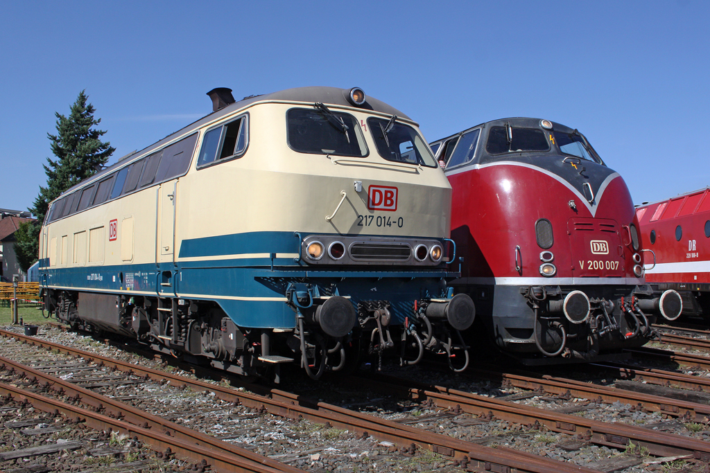 Die 217 014-0 neben V200 007 im BW N�rnberg Gostenhof am 20,08,10