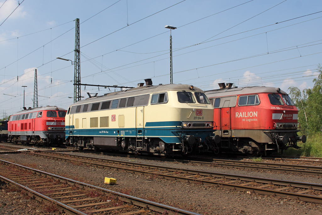 Die 217 014-0 zwischen 225 006-6 und 218 137-8 bei der Lokparade vom DB Museum Koblenz L�tzel am 21,05,11
