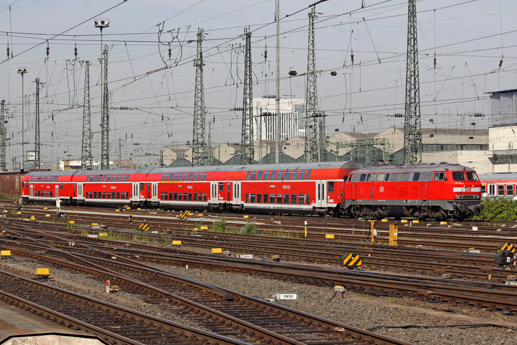 Die 218 102-2 in Frankfurt Hbf am 01,07,10
