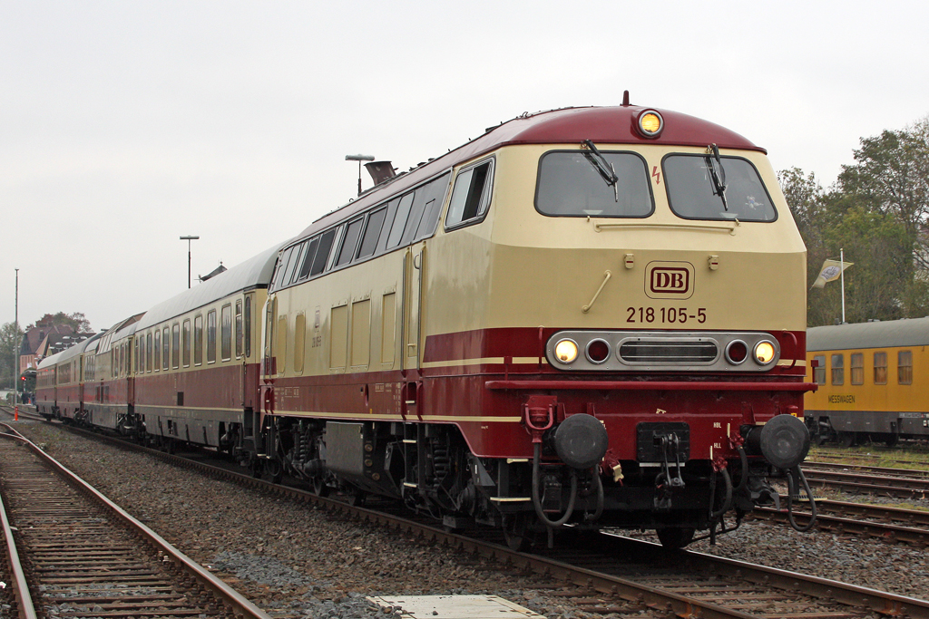 Die 218 105-5 in Frankenberg (Eder) am 23,10,10