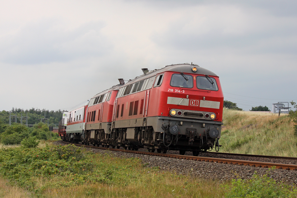 Die 218 314-3 und 218 342-4 in Morsum am 06,08,11