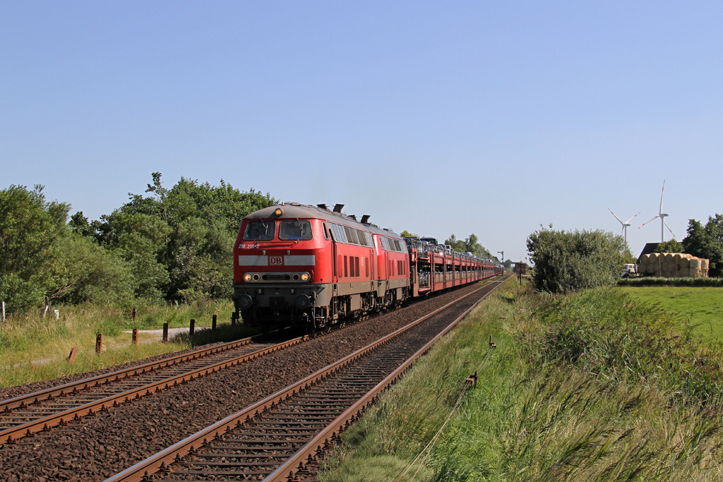 Die 218 319-2 und 218 366-3 in Klanxb�ll am 15,08,12